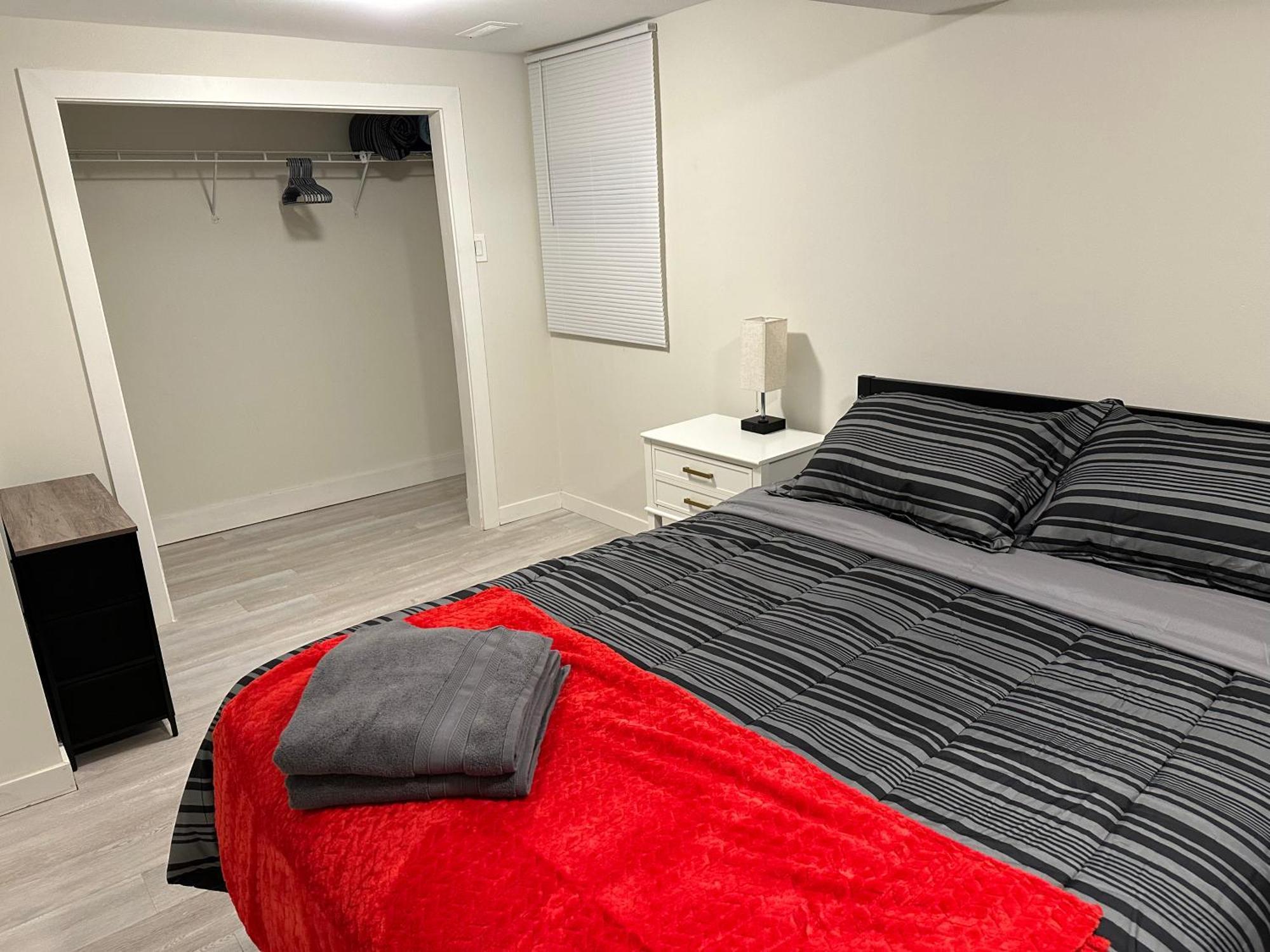 Comfy 2 Bedroom Near The Beach! Pickering Exterior foto